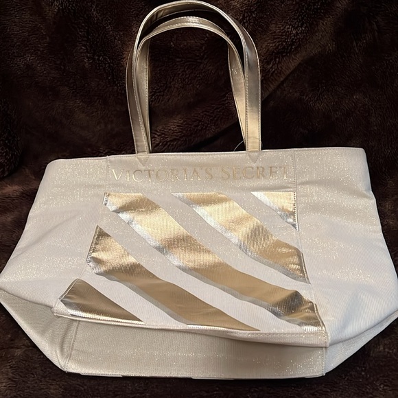 NWT ❤️Victoria’s Secret Cream and Gold Tote Bag. Never been used and PRETTY ❤️❤️ - Picture 6 of 8